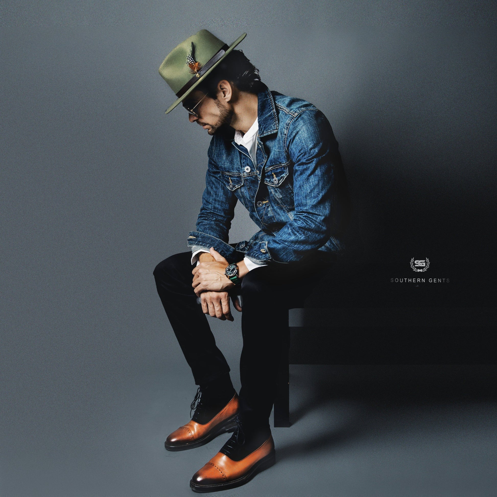 Dapper Men's Felt Fedora - Image 16